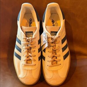 adidas Beige and Black Women's Sneakers